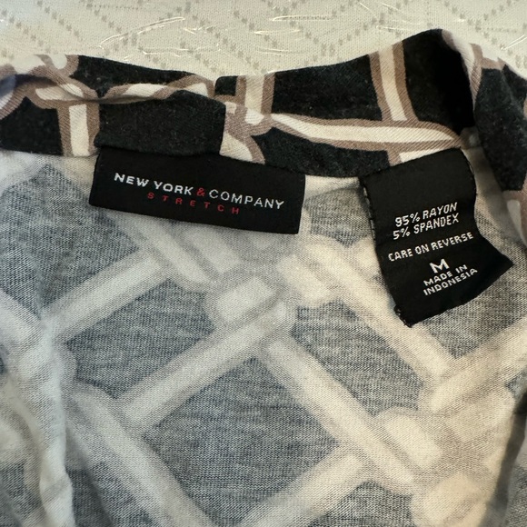 2 Medium Women’s tops - NY&CO and The Limited - Picture 3 of 4